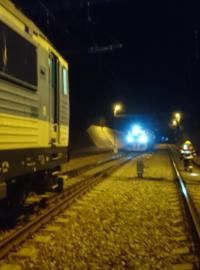 Železniční expres z Prahy do Mnichova projel dnes v Ejpovicích za Plzní na červenou a vjel na jinou trať