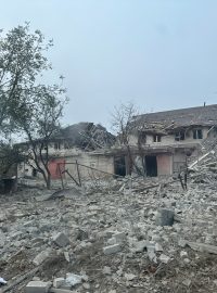 Zničeno je i mnoho domů ve městě