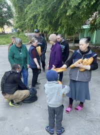 Lidé se o chleba občas i perou