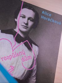 Vyhrajte knihu Rozpůlený dům od Alice Horáčkové