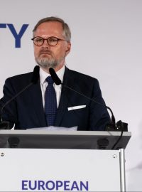 Premiér Petr Fiala na tiskové konferenci na pražském summitu
