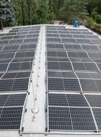 Fotovoltaické elektrárna umístěné na střechách výrobních hal a skladů Pražské strojírny