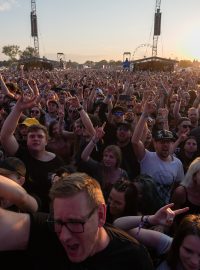 Papa Roach rozhýbali dav až do zadních řad