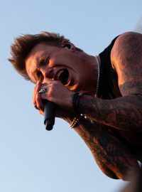 Zpěvák Papa Roach Jacoby Shaddix se hodinu a půl nezastavil