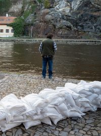 Protipovodňové pytle v Českém Krumlově