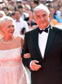 Na festival do Karlových Varů přijel i Miroslav Donutil se svou manželkou Zuzanou