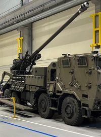 Dva hotové prototypy houfnice Caesar pro českou armádu