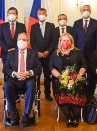 Členové vlády a další hosté na obědě s prezidentem Milošem Zemanem. Chybí ministr zemědělství Miroslav Toman (ČSSD)