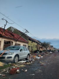 Pohled na Moravskou Novou Ves na Břeclavsku po bouři v pátek ráno