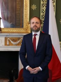 Ministr zahraničí Jakub Kulhánek se svým britským protějškem Dominikem Raabem.