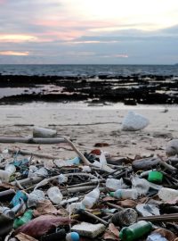 Znečištění oceánů plasty
