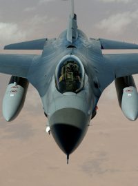 Stíhací letoun F-16 (ilustrační foto)