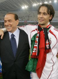 Bývalý italský premiér Silvio Berlusconi s Filippem Inzaghim po výhře AC Milán v Lize mistrů v roce 2007