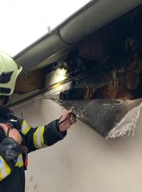 Blesk způsobil požár rodinného domu na Olomoucku