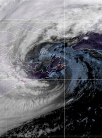 Hurikán Fiona se dostal na pevninu v Novém Skotsku