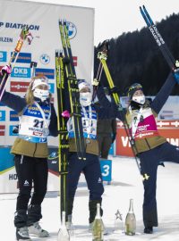 Norské stupně vítězů: zleva Ingrid Landmark Tandrevoldová, Tiril Eckhoffová, Marte Olsbuová Röiselandová