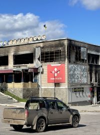 Vyhořelá budovy v Izjumu