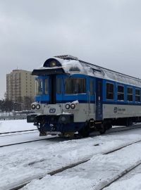 Vlak dopravce České dráhy přijíždí do stanice Praha Veleslavín.