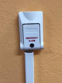 Nouzové tlačítko na základních školách v Děčíně přivolá strážníky