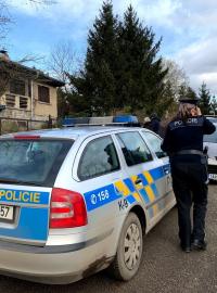 Policisté vloupání do chaty prověřují