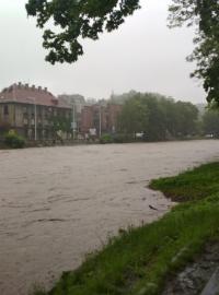 Než voda z Beskyd řekou Olše v Českém Těšíně odteče, bude se hladina zvedat i na dalších místech.
