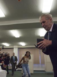 Útočnice měla na sobě nápis Zeman, Pustin&#039;s Slut