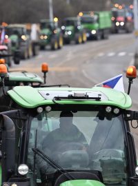 Kolona traktorů a dalších zemědělských strojů zkomplikovala v Praze dopravu