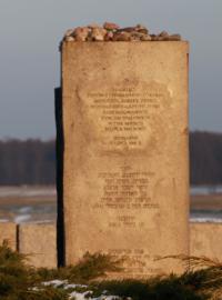 Pomník zavražděným Židům v polském Jedwabném