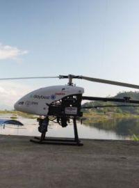 Dron přenesl do vzdálené oblasti dávku deseti vakcín.