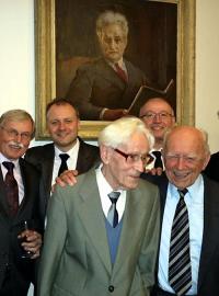 Zakládající člen Janáčkova kvarteta Jiří Kratochvíl (uprostřed) na archivním snímku