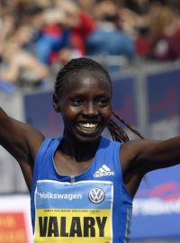 Keňanka Valary Aiyabeyová vyhrála 7. května Pražský maraton v traťovém rekordu