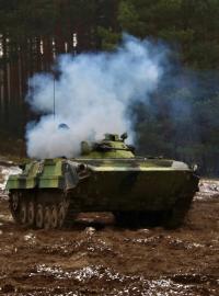 České vozidlo BVP-2 (bojové vozidlo pěchoty) na cvičení v Polsku