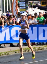 Česká reprezentantka Moira Stewartová na trati maratonského závodu v Budapešit