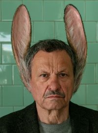 Miroslav Krobot s králičíma ušima