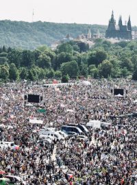 Letenská pláň během demonstrace zorganizované hnutím Milion chvilek pro demokracii.