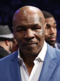 Bývalý boxer Mike Tyson se přišel podívat na své následovníky.