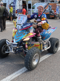 Olga Roučková v cíli Rallye Dakar