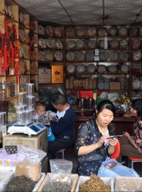 V jünnanské metropoli Kchun-mingu je největším trhem s čajem pchu-er trh Siung-ta (Xiongda), jenž se nachází na severovýchodě města.