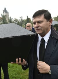 Praktičtí lékaři pořádali 10. října ve Žlebech na Kutnohorsku symbolický pohřeb zavřené ordinace. Akce je součástí dnešního protestu praktických lékařů.