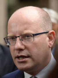 Premiér Bohuslav Sobotka při příchodu na summit Evropské unie