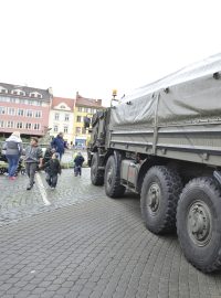 Ukázky armádních obrněných vozidel byly 27. října součástí slavnostní vojenské přísahy ve Vyškově. Na snímku je nákladní terénní vozidlo Tatra 810 Pram.