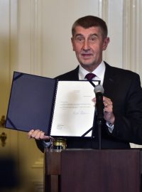 Prezident Miloš Zeman pověřil předsedu hnutí ANO Andreje Babiše sestavením vlády