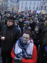 Na brněnském náměstí Svobody se k uctění památky zavražděného slovenského novináře Jána Kuciaka a jeho přítelkyně Martiny Kušnírové sešla až tisícovka lidí