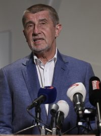 Premiér v demisi a šéf ANO Andrej Babiš a místopředseda ANO Richard Brabec po jednání s ČSSD