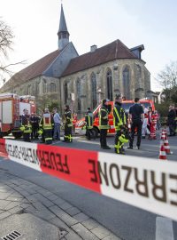 Záchranáři v Münsteru u místa, kde dodávka vjela do lidí