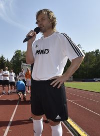 Pavel Nedvěd při otvírání nového hřiště v Hodoníně