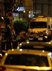 V centru Paříže v sobotu zaútočil muž nožem na kolemjdoucí.