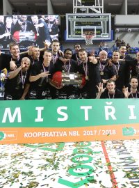 Basketbalisté Nymburka vyhráli už 15. titul v řadě