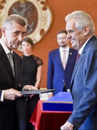 Prezident Miloš Zeman jmenuje šéfa hnutí ANO Andreje Babiše opět premiérem.