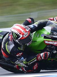 Jonathan Rea při závodě superbiků v Brně